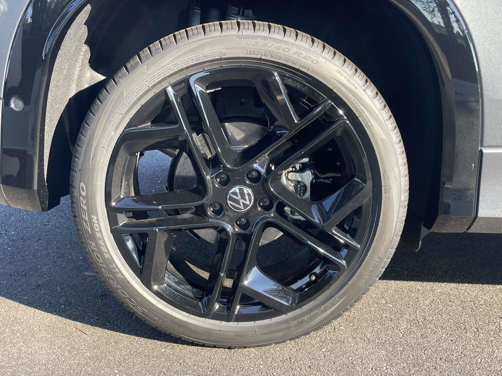 New 2026 Volkswagen Tiguan SE R-Line FWD image 9