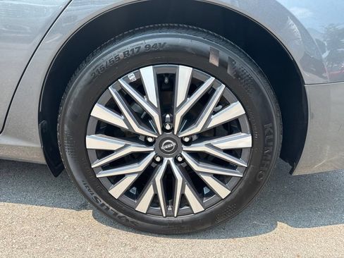 Used 2025 Nissan Altima 2.5 SV FWD image 23