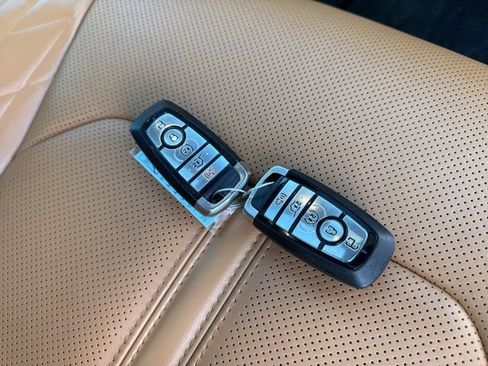 Used 2024 Ford Expedition Max Platinum image 9