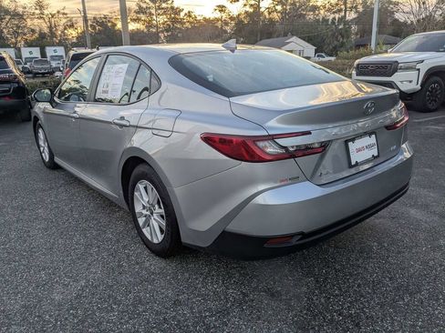 Used 2025 Toyota Camry LE image 6
