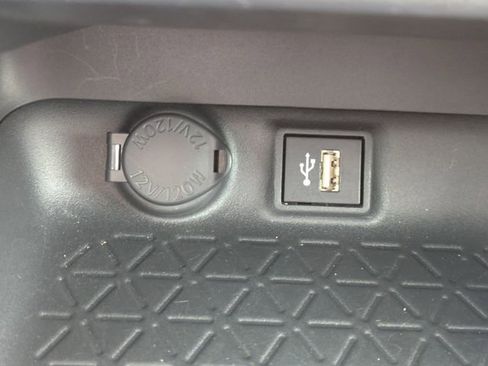 Used 2025 Toyota RAV4 LE AWD/4WD image 21