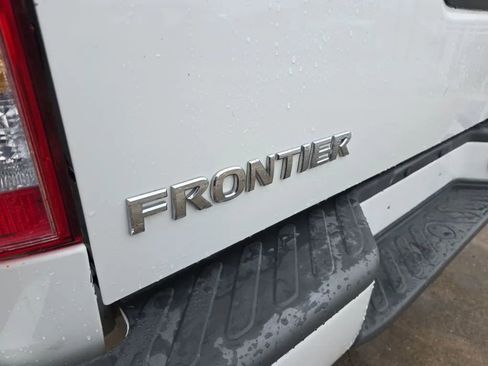 Used 2016 Nissan Frontier Desert Runner image 10