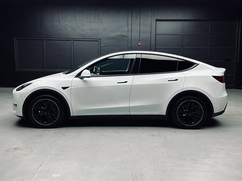 Used 2021 Tesla Model Y Long Range AWD/4WD image 4