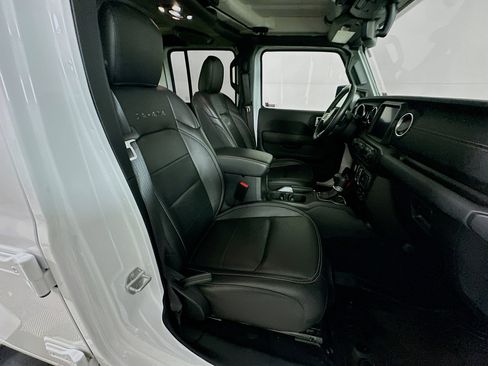 Used 2023 Jeep Wrangler Sahara w/ Cold Weather Group image 29