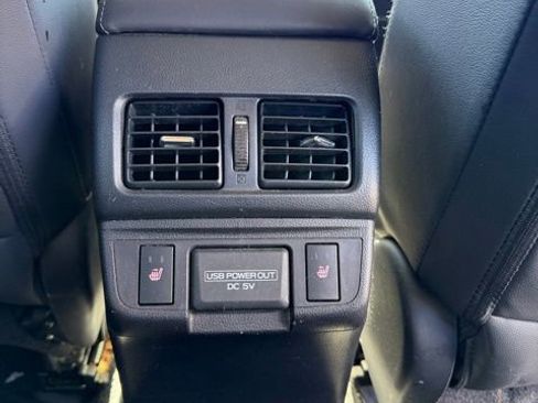 Used 2018 Subaru Outback 3.6R Limited AWD/4WD image 6