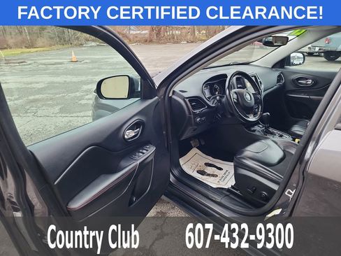 Used 2021 Jeep Cherokee Trailhawk AWD/4WD image 10