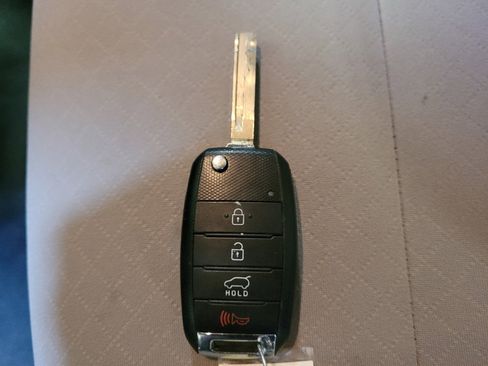 Used 2019 Kia Sorento FWD image 32