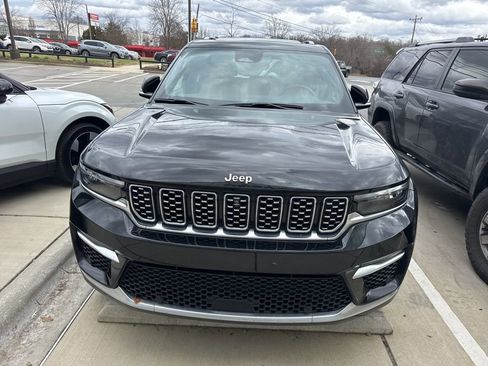 Used 2023 Jeep Grand Cherokee Summit image 2