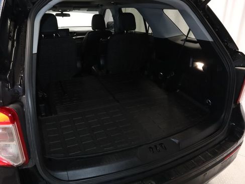 Used 2023 Ford Explorer XLT AWD/4WD image 18