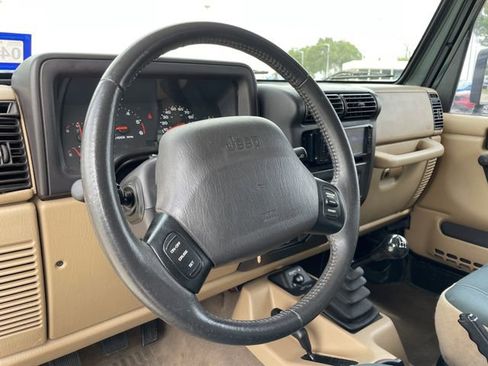 Used 2002 Jeep Wrangler Sahara image 9