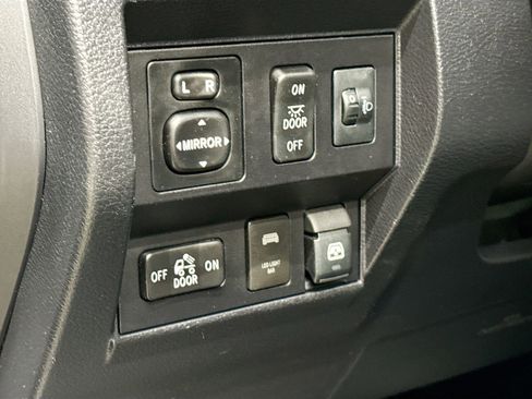 Used 2017 Toyota Tundra SR5 w/ SR5 Upgrade Package AWD/4WD image 13