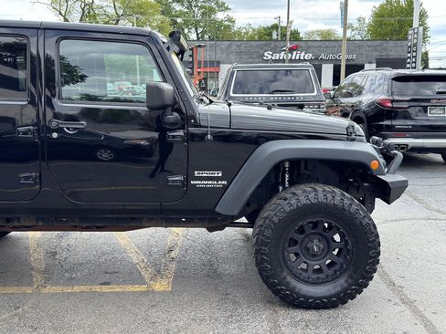 Used 2017 Jeep Wrangler Unlimited Sport w/ Quick Order Package 23S AWD/4WD image 14