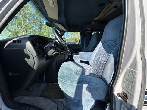 Used 2001 Dodge B2500 RWD image 23