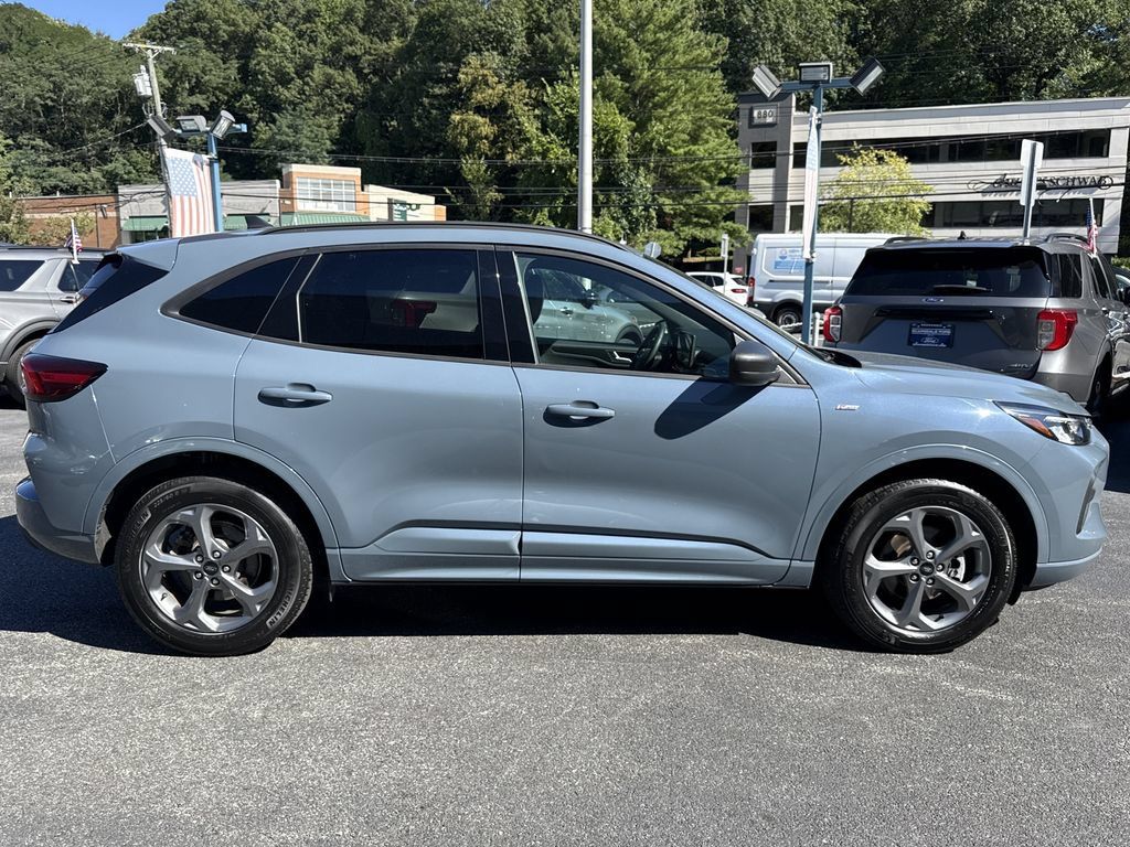 Used 2023 Ford Escape ST-Line w/ Tech Pack #1 AWD/4WD image 3