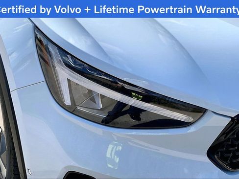 Certified 2025 Volvo XC40 B5 Plus image 38