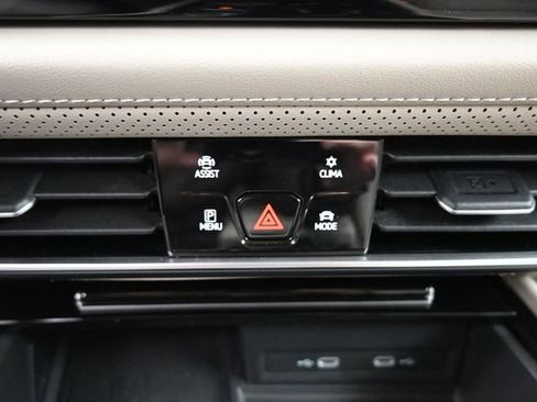 Used 2024 Volkswagen Atlas SE image 20