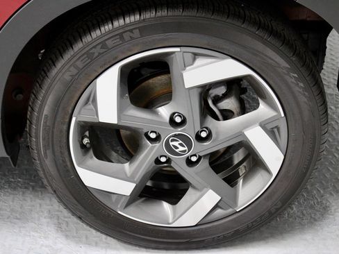 Certified 2025 Hyundai Venue Limited FWD image 20