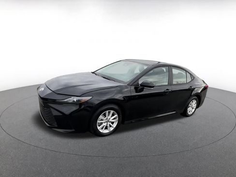 Used 2025 Toyota Camry LE image 8