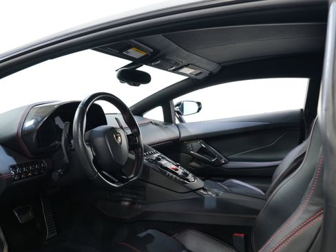 Used 2018 Lamborghini Aventador S image 35