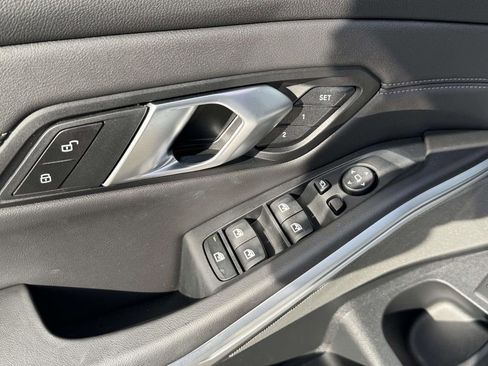 Used 2025 BMW M3 w/ Executive Package image 32