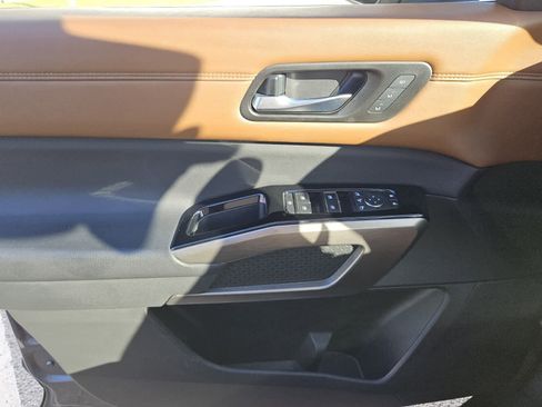 Used 2023 Nissan Pathfinder Platinum FWD image 16