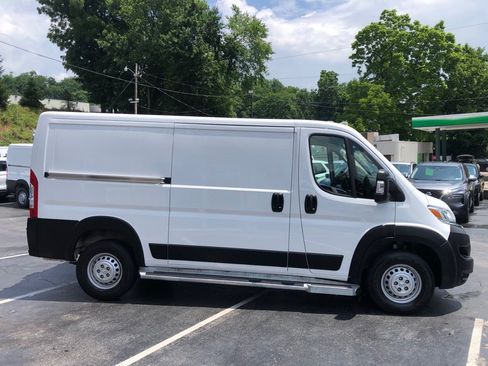 Used 2025 RAM ProMaster 2500 w/ U-Haul Equipment Group FWD image 7