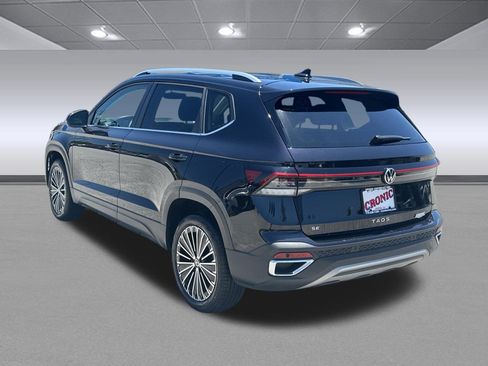 Used 2025 Volkswagen Taos SE FWD image 5