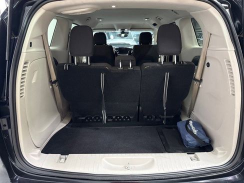 Used 2022 Chrysler Voyager LX image 25