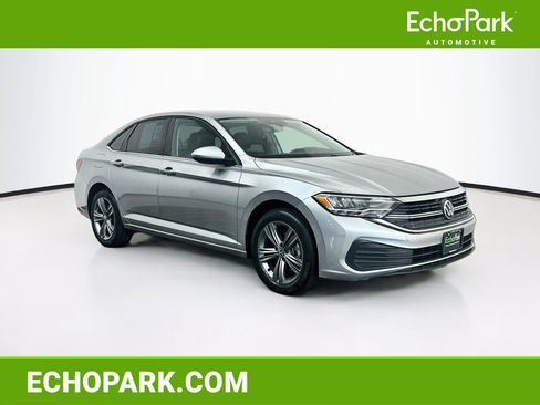 Used 2024 Volkswagen Jetta SE FWD image 1