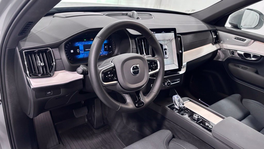 Certified 2025 Volvo XC90 B6 Ultra AWD/4WD image 10