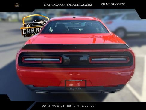 Used 2020 Dodge Challenger SXT w/ Blacktop Package RWD image 4