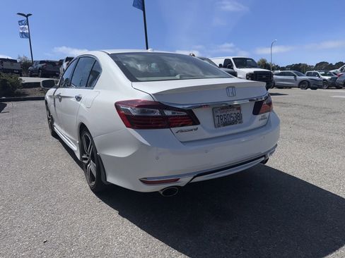 Used 2016 Honda Accord Touring image 7