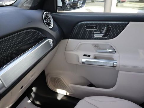 Used 2025 Mercedes-Benz GLB 250 image 16