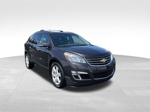 Used 2017 Chevrolet Traverse LT w/ Style and Technology Package FWD image 7