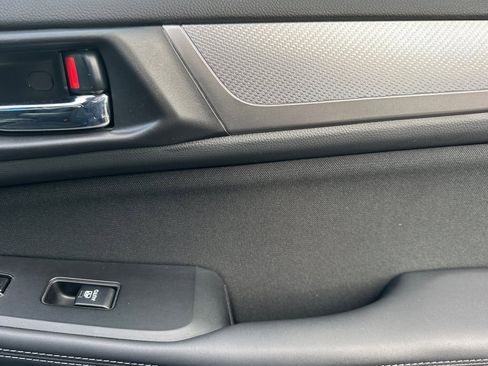 Used 2018 Subaru Outback 2.5i Premium image 18