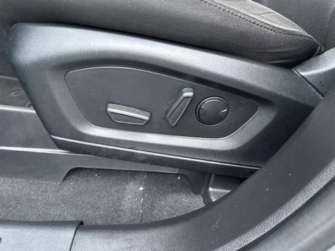 Used 2022 Ford Explorer XLT image 11