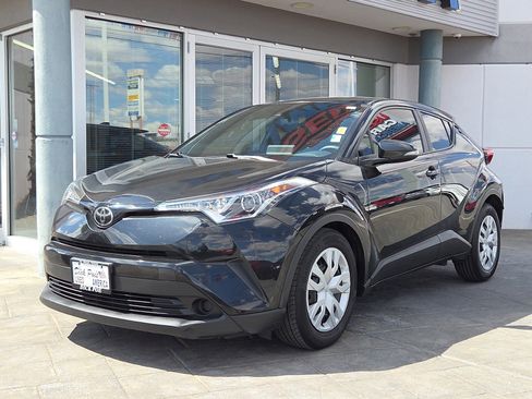 Used 2019 Toyota C-HR LE image 2