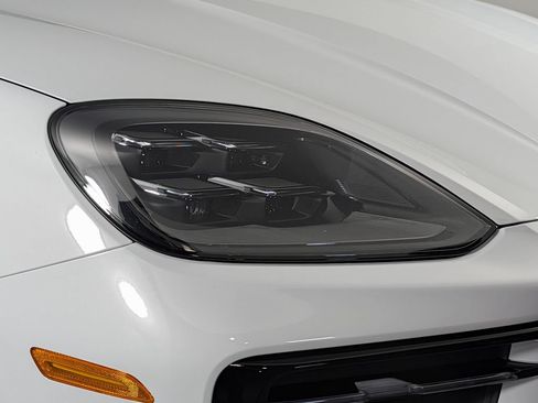 New 2026 Porsche Cayenne Coupe AWD/4WD image 15