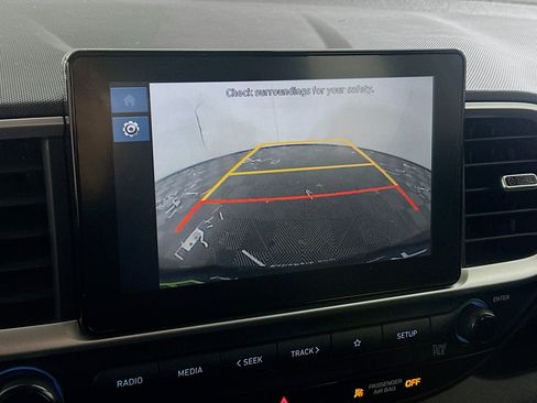 Used 2025 Hyundai Venue SE image 21