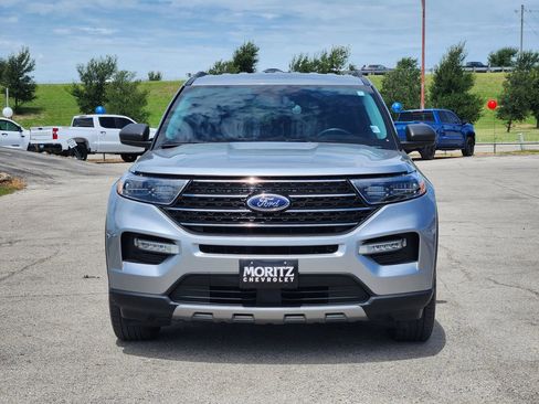 Used 2023 Ford Explorer XLT w/ Equipment Group 202A AWD/4WD image 2