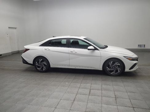 Used 2025 Hyundai Elantra SEL FWD image 11