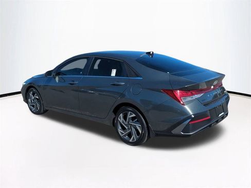 New 2026 Hyundai Elantra Limited image 7
