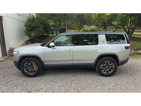 Used 2023 Rivian R1S Adventure AWD/4WD image 2