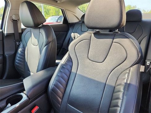 Certified 2023 Hyundai Elantra Limited image 22