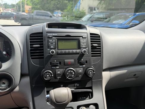 Used 2012 Kia Sedona LX FWD image 15