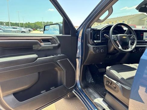 Used 2024 Chevrolet Silverado 1500 LT AWD/4WD image 10