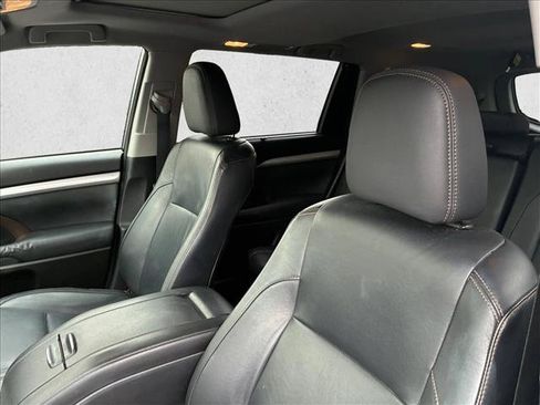 Used 2015 Toyota Highlander XLE AWD/4WD image 11
