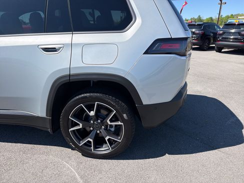 Used 2026 Jeep Cherokee Overland w/ Advanced Pro Tech Group AWD/4WD image 9