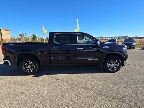 Used 2024 GMC Sierra 1500 SLT w/ X31 Off-Road Package image 5