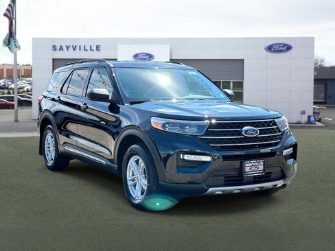 Used 2022 Ford Explorer XLT w/ Equipment Group 202A image 6